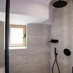 Cozy Rena Luxury With Free Private Parking