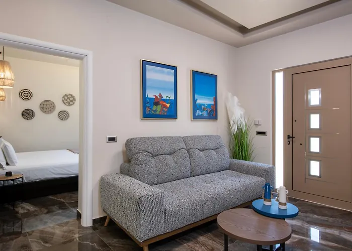 Cozy Rena Luxury With Free Private Parking