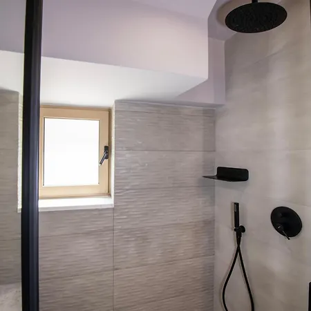 Cozy Rena Luxury With Free Private Parking