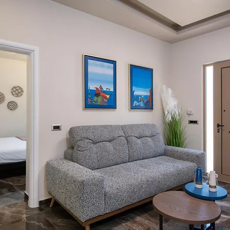 Cozy Rena Luxury With Free Private Parking