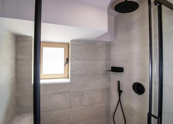 Cozy Rena Luxury With Free Private Parking